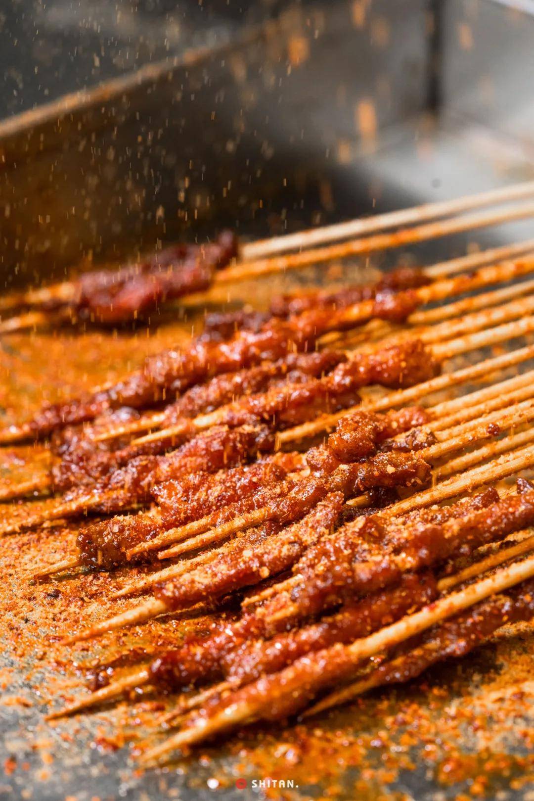 12块钱就有一把的真牛牛肉串,也是来这儿的必点款!牛