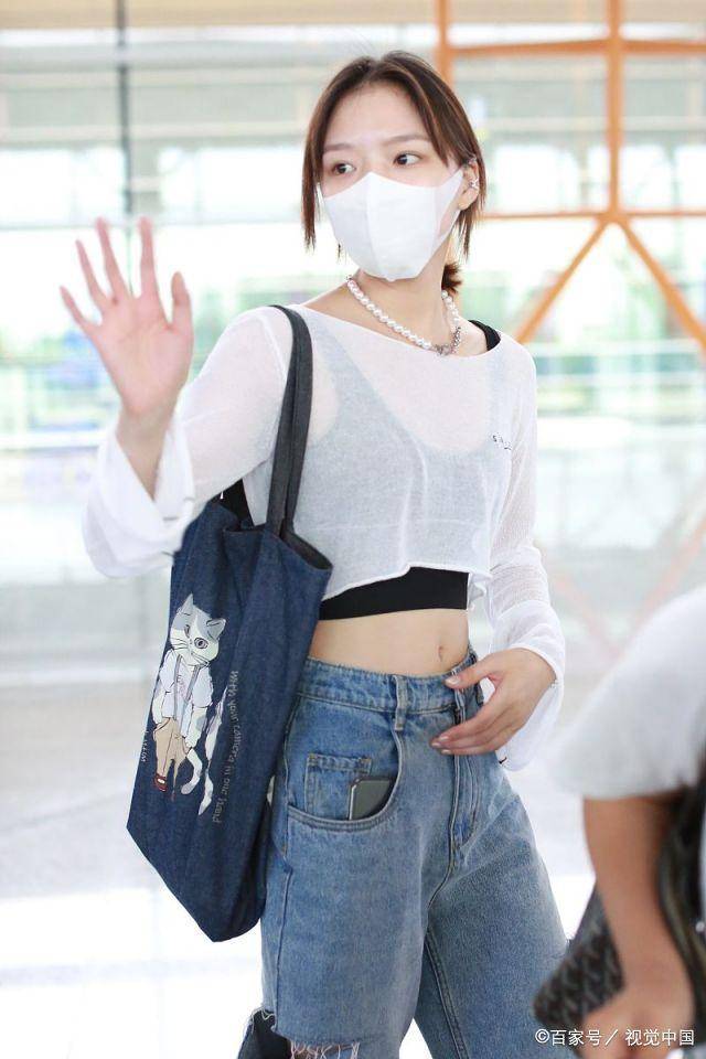 身材 “徽柔公主”任敏素颜清新亮相 露小蛮腰秀身材挥手告别超乖巧