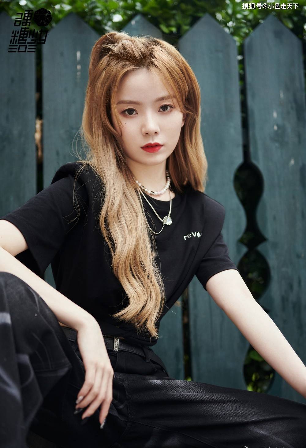 长发硬糖少女金色长发性感写真
