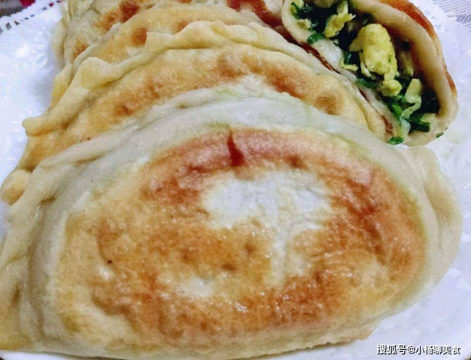 盒子|韭菜盒子这样做，不和面不揉面，早起5分钟全家早餐都搞定