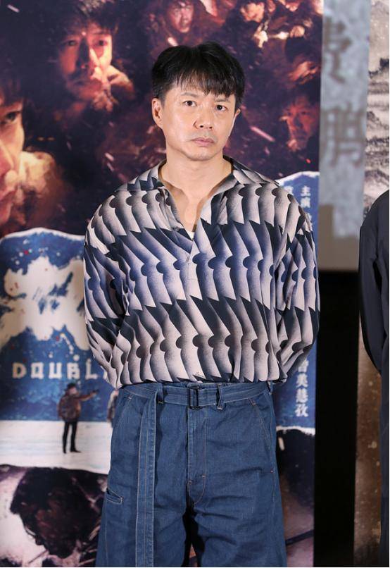 进行 73年的段奕宏太朴实,穿搭挺时尚,但一看就是过日子的人