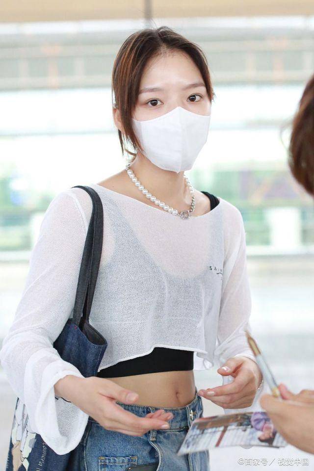 身材 “徽柔公主”任敏素颜清新亮相 露小蛮腰秀身材挥手告别超乖巧