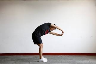 怎么拉伸腿部躺着 bd3b10e79a934df89e3a9c941c6b4617.jpeg