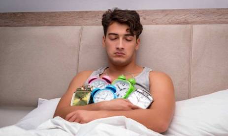 时间|男性晨起的三个行为，可能比喝酒更伤肝，很多男性明知故犯！