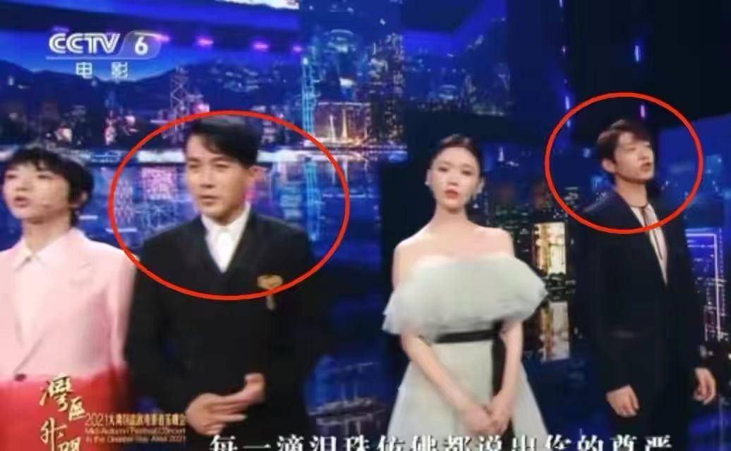 个性 杨幂逛街也不陪女儿过节！又被网友偶遇了，大方和男粉丝亲密合影