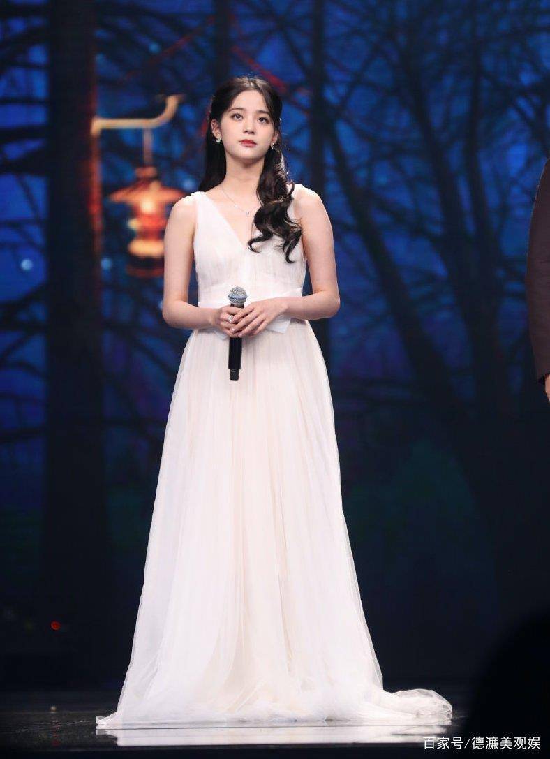 胡杏儿 大湾区中秋晚会:温碧霞露肩妩媚,赵丽颖又仙又欲,舒淇惊艳全场