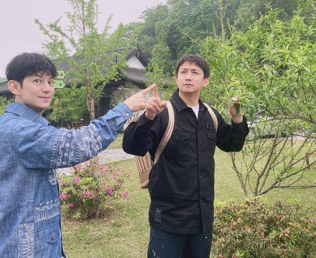 邓超|同期上线，播放量、口碑被《向往5》碾压，《奔跑吧9》输在这三点2