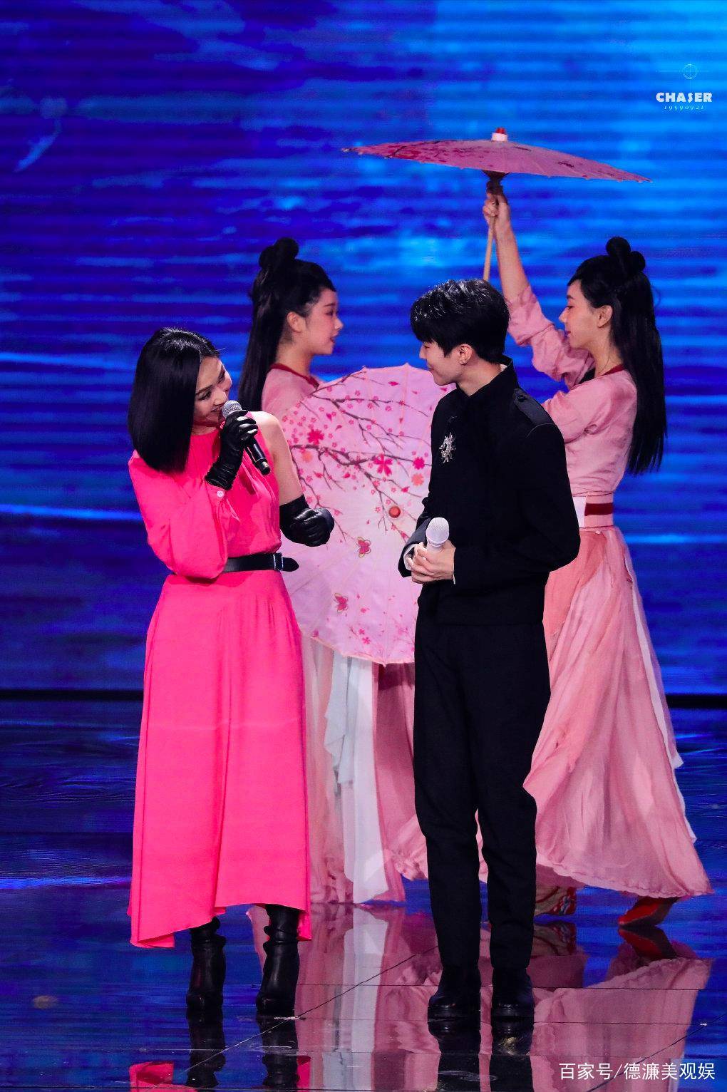 胡杏儿 大湾区中秋晚会:温碧霞露肩妩媚,赵丽颖又仙又欲,舒淇惊艳全场