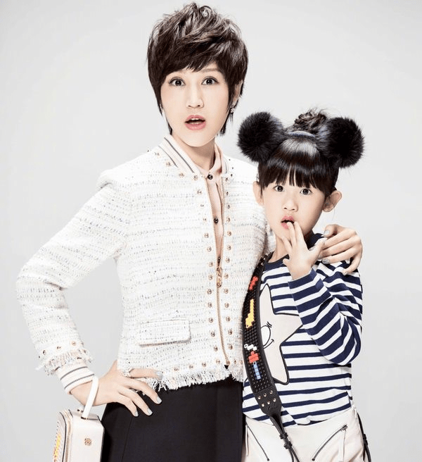 发型|鲍蕾是靠头发“增高”吗,弄着男人发型,穿着女人衣服一点不违和