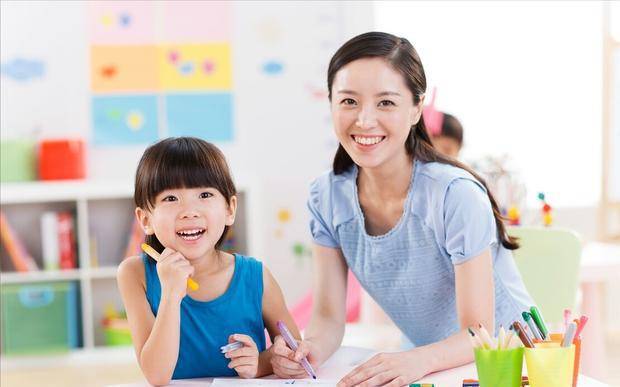 幼儿园|那些在幼儿园很受宠的宝宝,不一定是在拼父母,也可能是拼教养