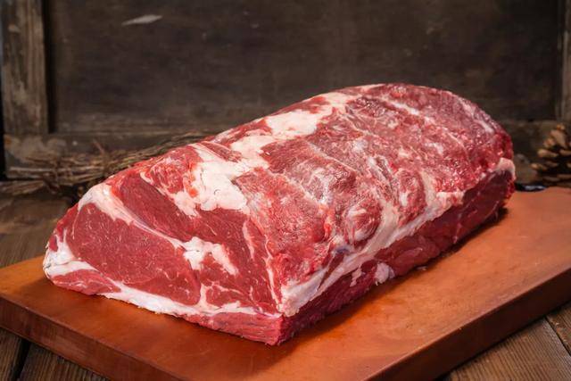 原创中国煮牛肉要几小时,外国牛排煎几下就开吃,制作简单又美味