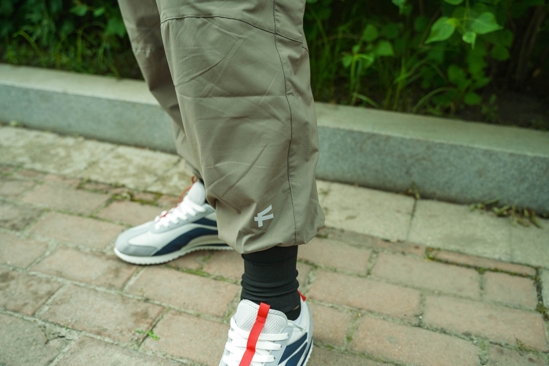 整体 夏天怕晒黑,穿裤子还嫌热?fooxmet风谜吸湿速干休闲裤能解决