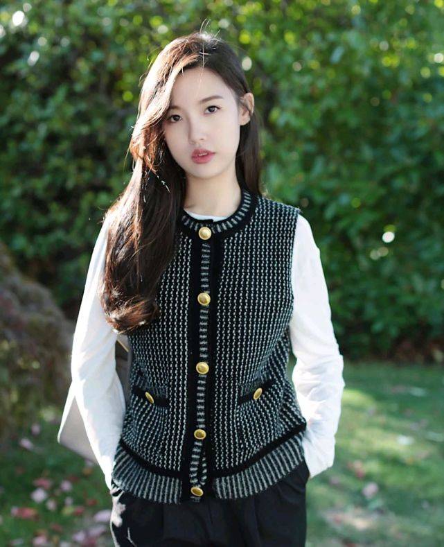 服装 爱美的女人没有年龄界限，只要会穿衣搭配，照样可以美得肆无忌惮