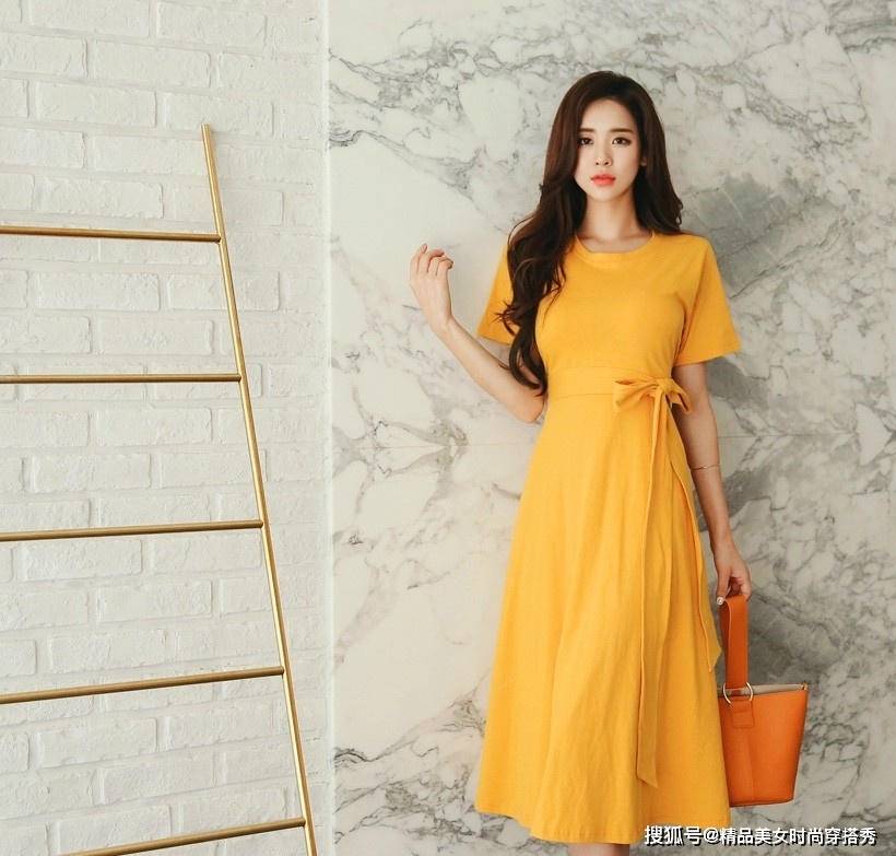 设计 黄色连衣裙搭配黄色高跟鞋精致时尚,说不尽的温柔可人