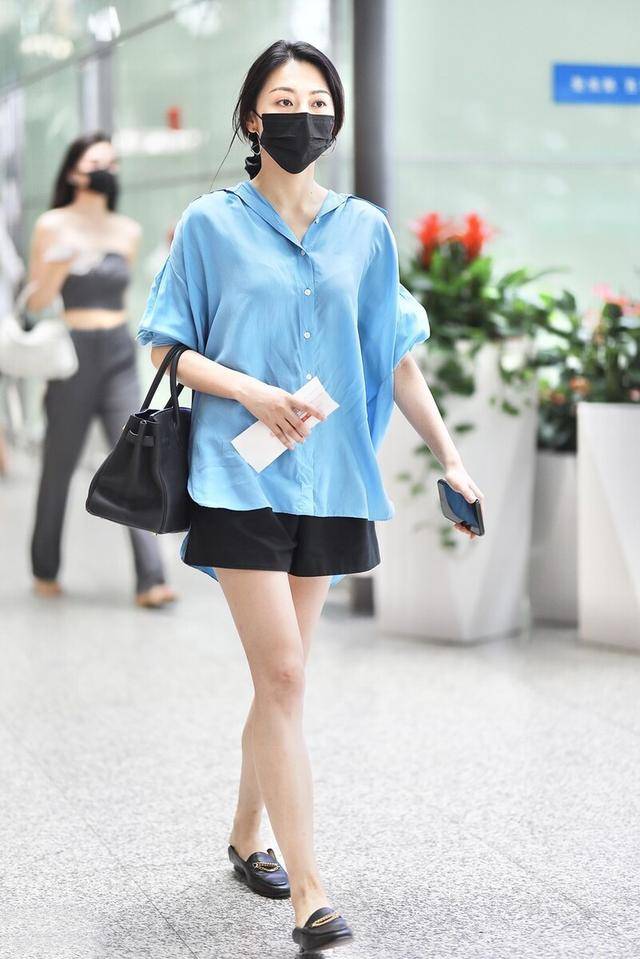 黄梦莹 黄梦莹开创衬衫新穿法，配长裙塑造高级典雅气质，这样搭配好知性