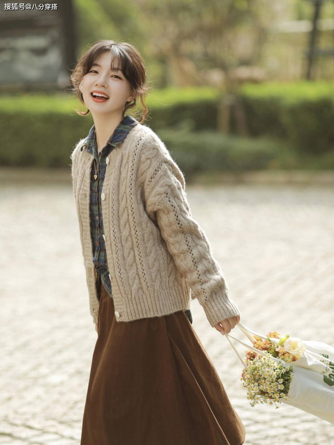 卫衣 小个子女生秋天怎么穿？看看这些显高显瘦的小技巧，实用又日常