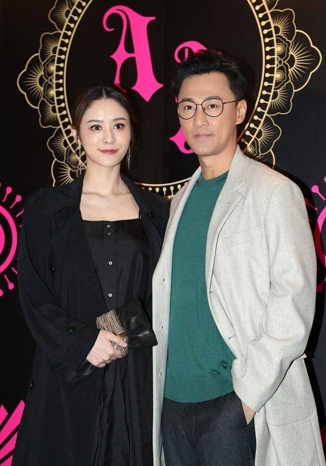 黑色 林峰的小娇妻长相真不赖，五官很有女团感，真实的脸蛋很耐看