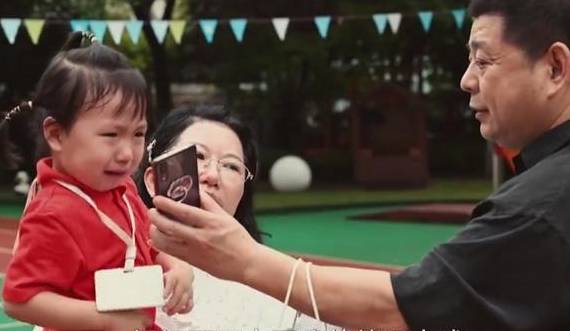 心理准备|幼儿园园长直言:入园后不哭不闹的孩子,家长都做对了这5件事