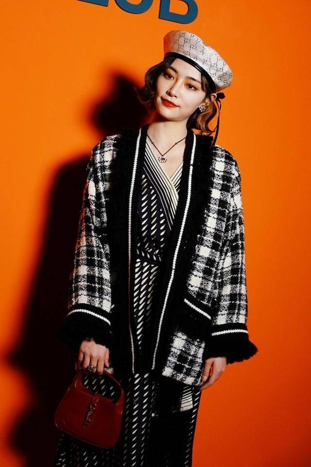 设计 女孩子对针织衫爱不释手,穿搭起来显瘦而又显气质,太有吸引力