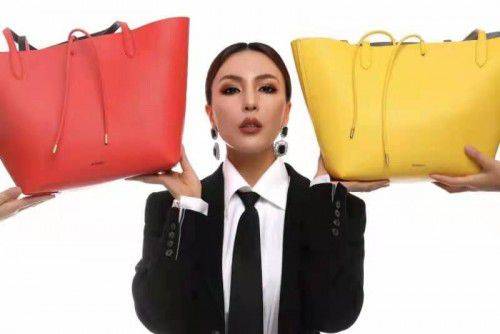 职场 谢鲁星丹为魔介2021款托特包拍摄广告大片