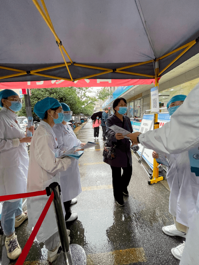 依固|口腔科举办9·20爱牙日宣传活动