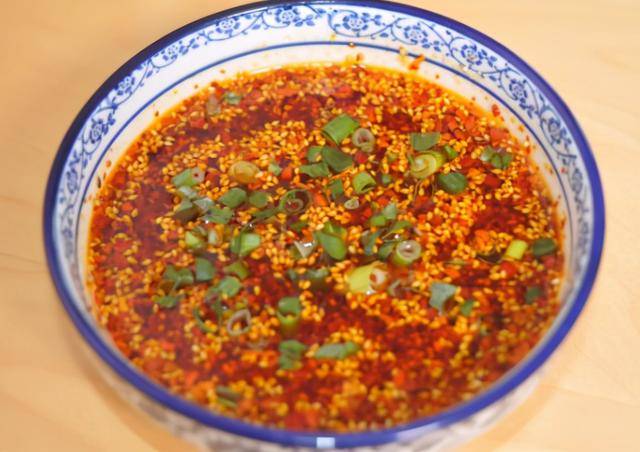 万能凉拌汁做法 d89fb038f43348f0ba9d750263667c4f.jpeg