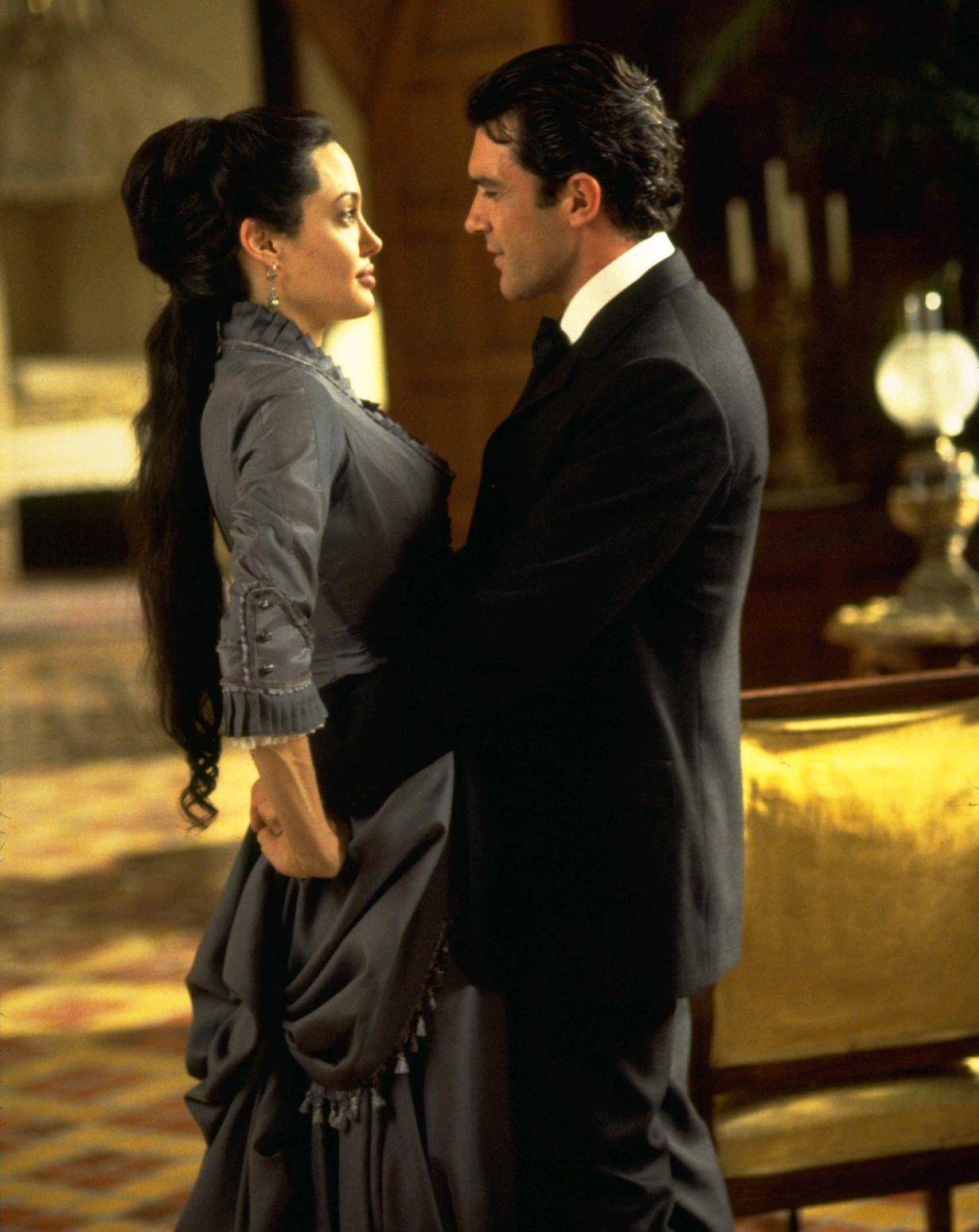 巴斯尔 欧洲古典服饰|这6部电影里有最好看的巴斯尔裙