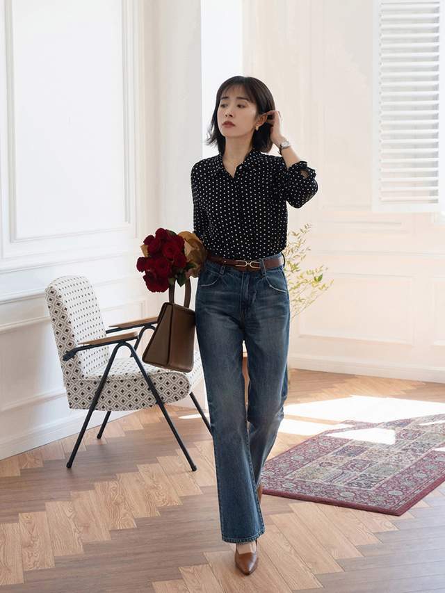 显得 “上班”穿什么衬衫好看？波点衬衫、蓝色衬衫搭配指南，高级洋气