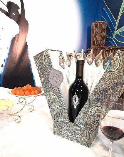 产品|杨丽萍为何钟爱天鹅庄·孔雀？