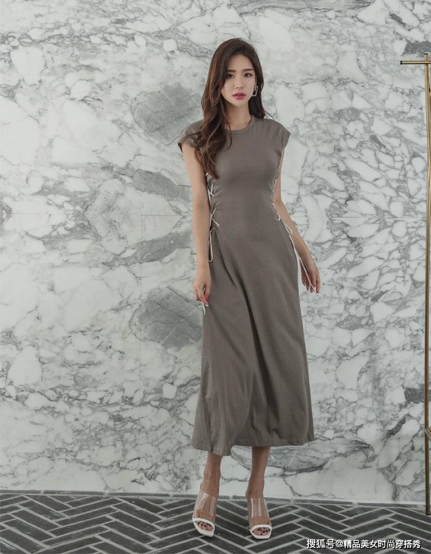 设计 简洁舒适的咖啡色连衣裙也能展现女性独特的魅力