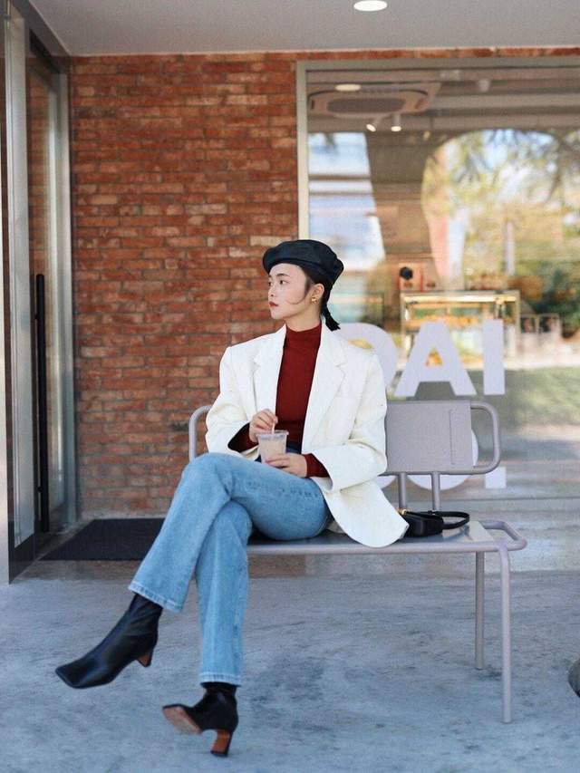 显得 小个子的秋天穿搭，白色西服搭配牛仔裤显高显瘦，显白又高级