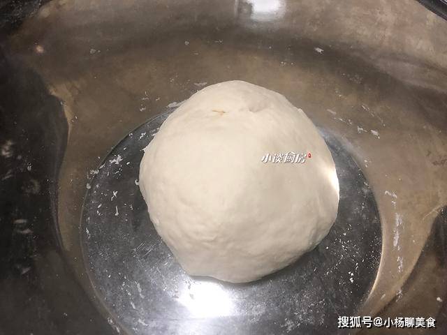 美食|蒸馒头时,别只会加酵母,学会这几个技巧,蒸出来像面包一样柔软