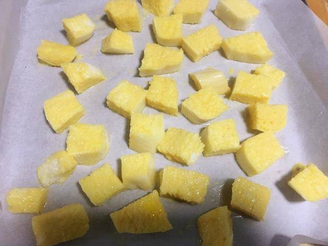 葱花|剩馒头有新吃法，可以和蛋液搭配，做成馒头煎蛋