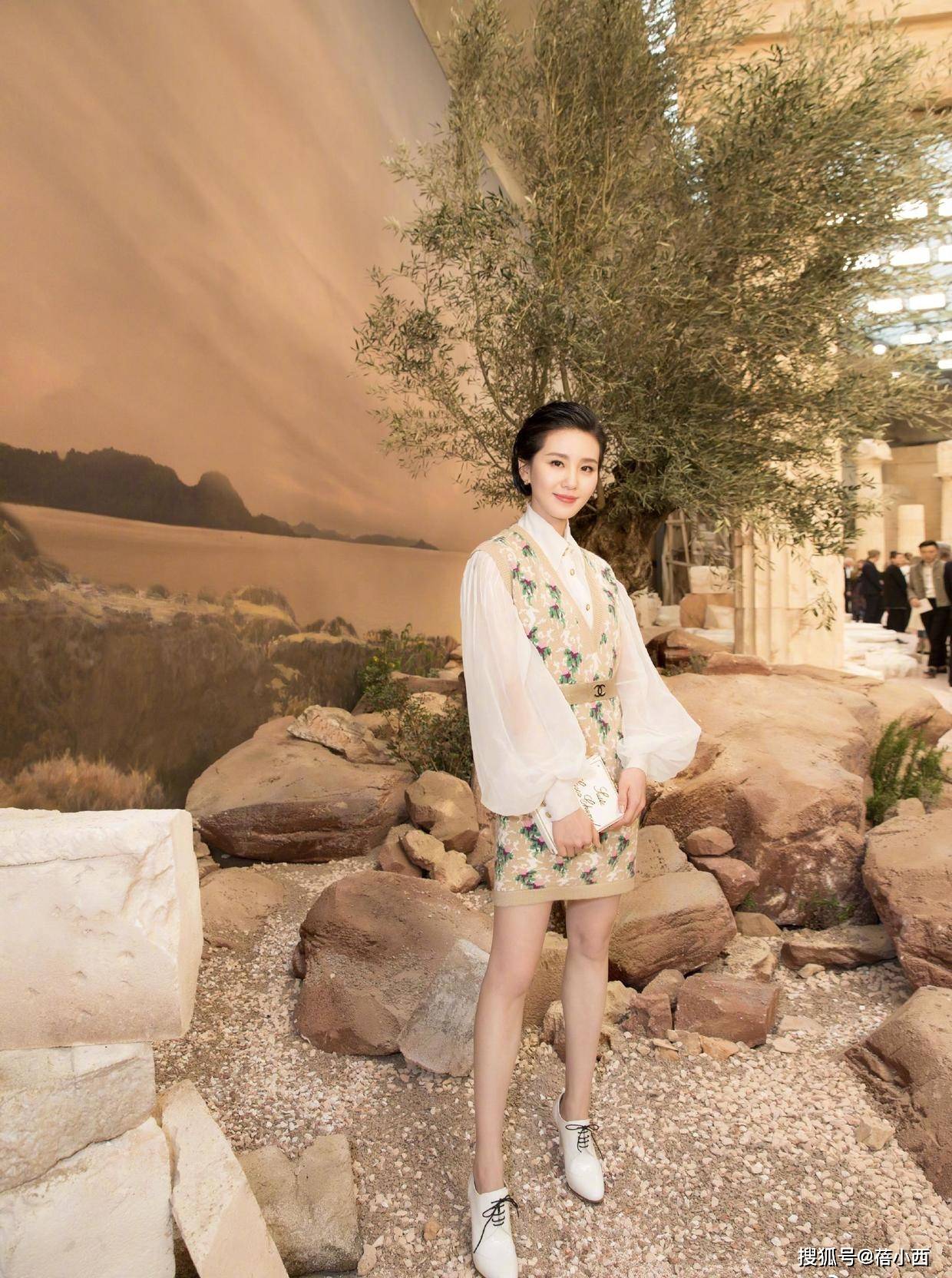 灯笼 有一种高级感叫刘诗诗穿真丝连衣裙，明明很简单，她却穿出国际范