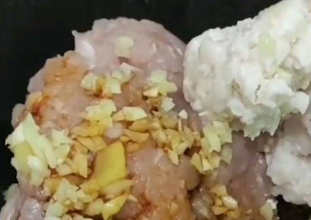 美食|湖南特色早餐“肉坨子”看着像汤圆,咬一口鲜香味十足,你尝过没