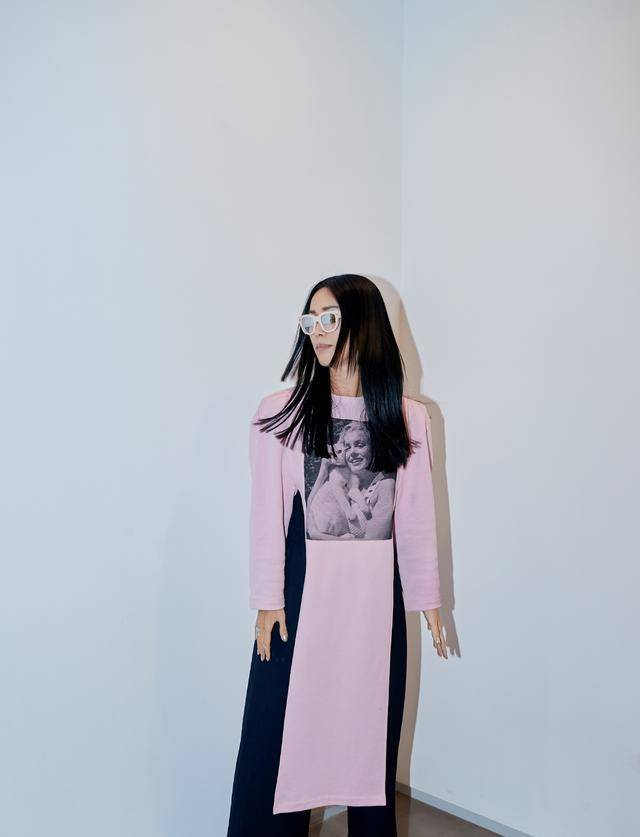 感觉 那英原来这么会穿，孔雀蓝西服套装穿成女强人，哪里像年过半百