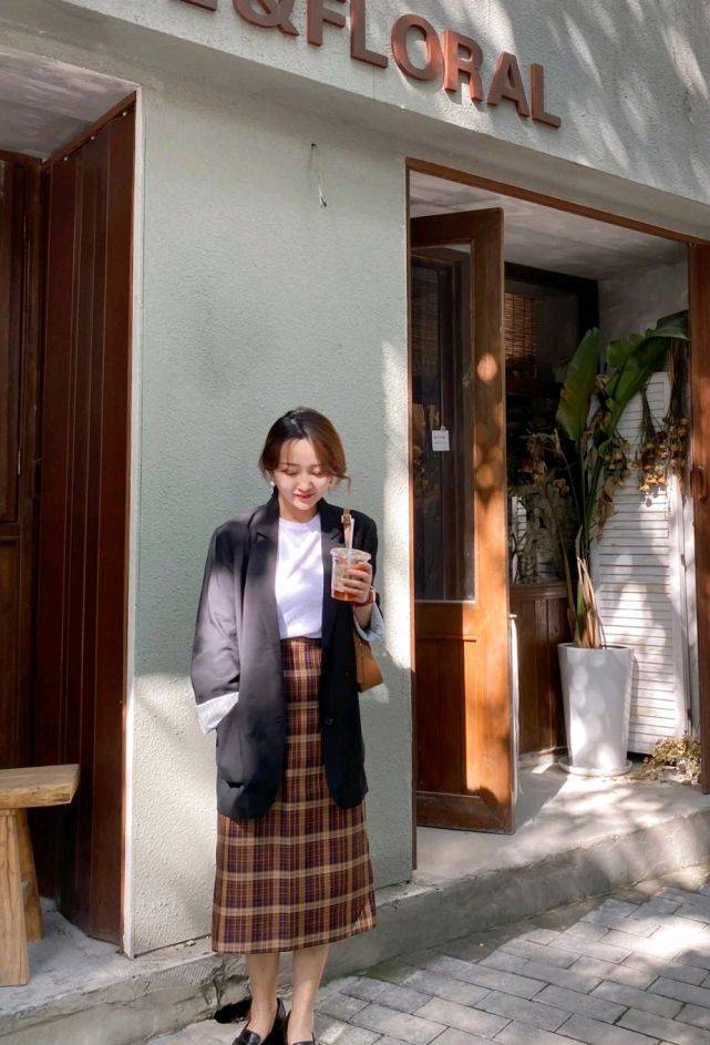 服装 会穿衣搭配的女生确实很惊艳，既优雅又有魅力，轻松美成焦点