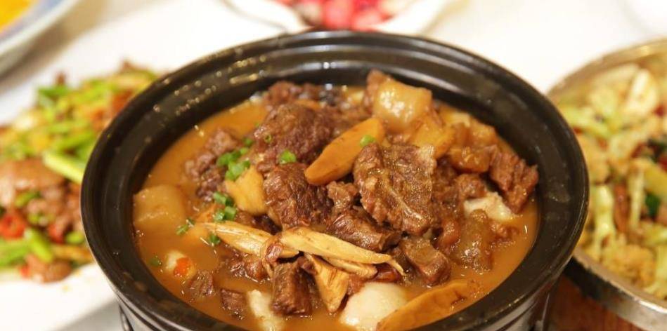 牛肉怎么炖简单 1690a891575b475f9cf0b4431a04773e.jpeg