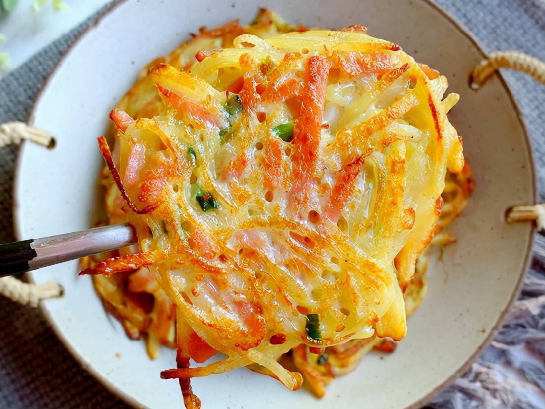 生活|软糯好吃的早餐土豆饼,简单又惊艳,简直不要太好吃