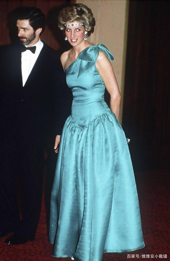 配饰 戴妃有多时髦？一条项链戴出几种风格穿搭，堪称殿堂级的时髦精