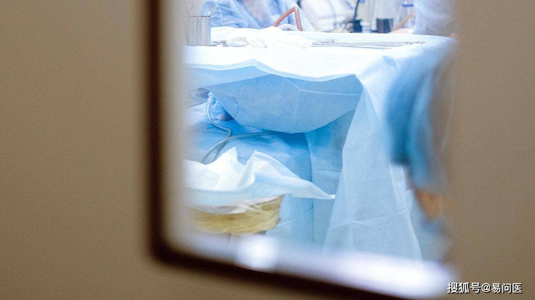 机械|他因嘴唇青紫，毫无红润血色，被送往医院