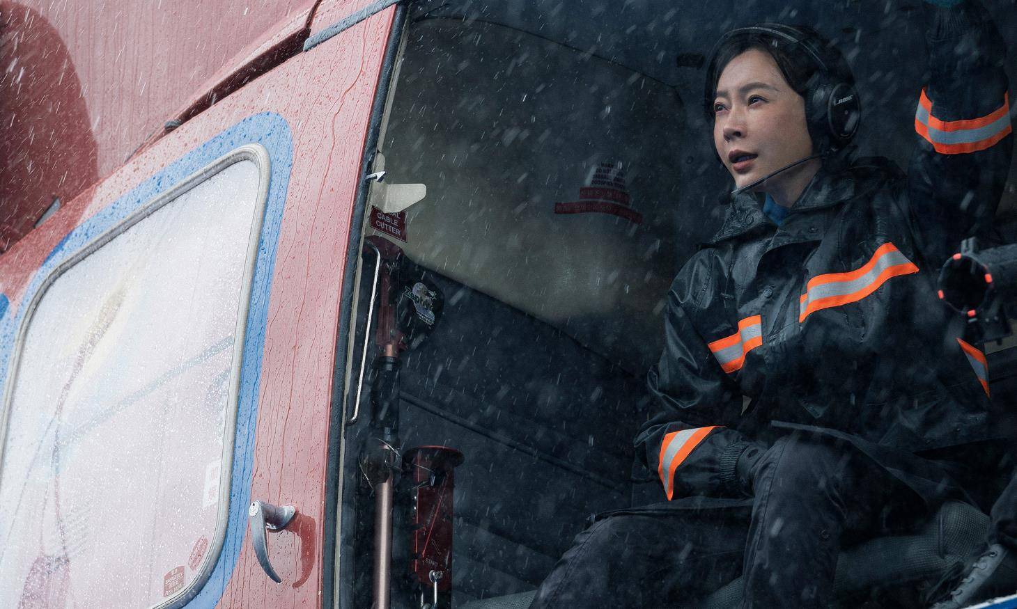 于谦|《峰爆》5天票房破2.7亿，戏份超女主角，这位44岁女演员真惊艳