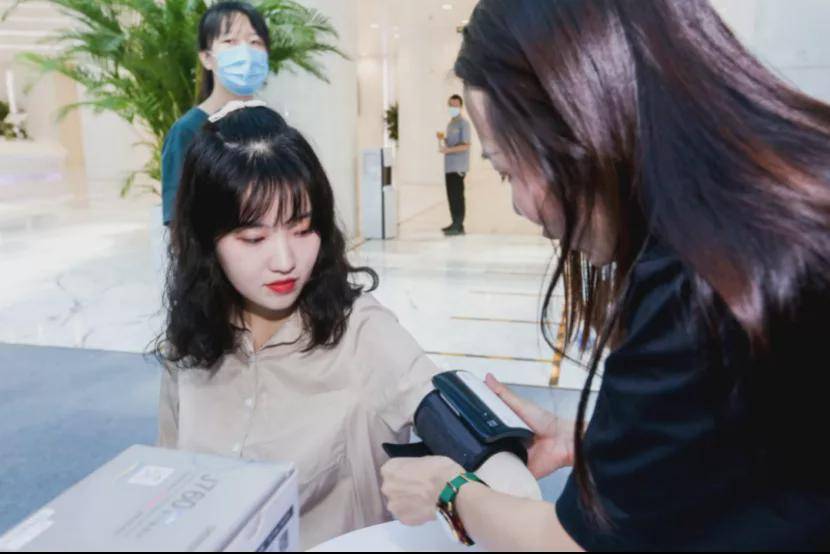 头发|每天掉发超过50根，就有秃头危险！