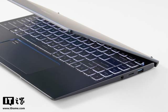 硬件|英特尔 Evo 认证 PC 对决 M1 Macbook：x86 生态加持，Evo 更省心
