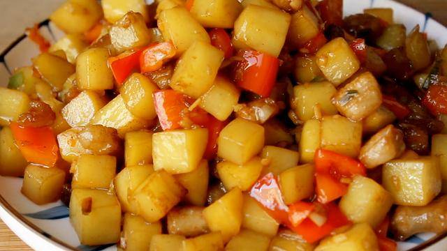 做法|土豆家常做法，用来招待客人，比红烧肉还受欢迎，太香了