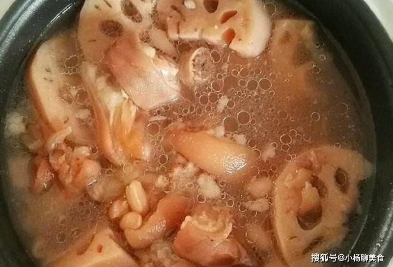 猪脚怎么煲汤好吃步骤 2d0770436e7447f389654fd54f47b980.jpeg