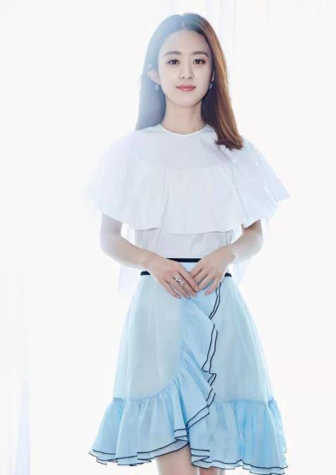 身材 陈瑶168cm身高是优势，穿荷叶边裙显年轻，和李智恩撞衫也没有输