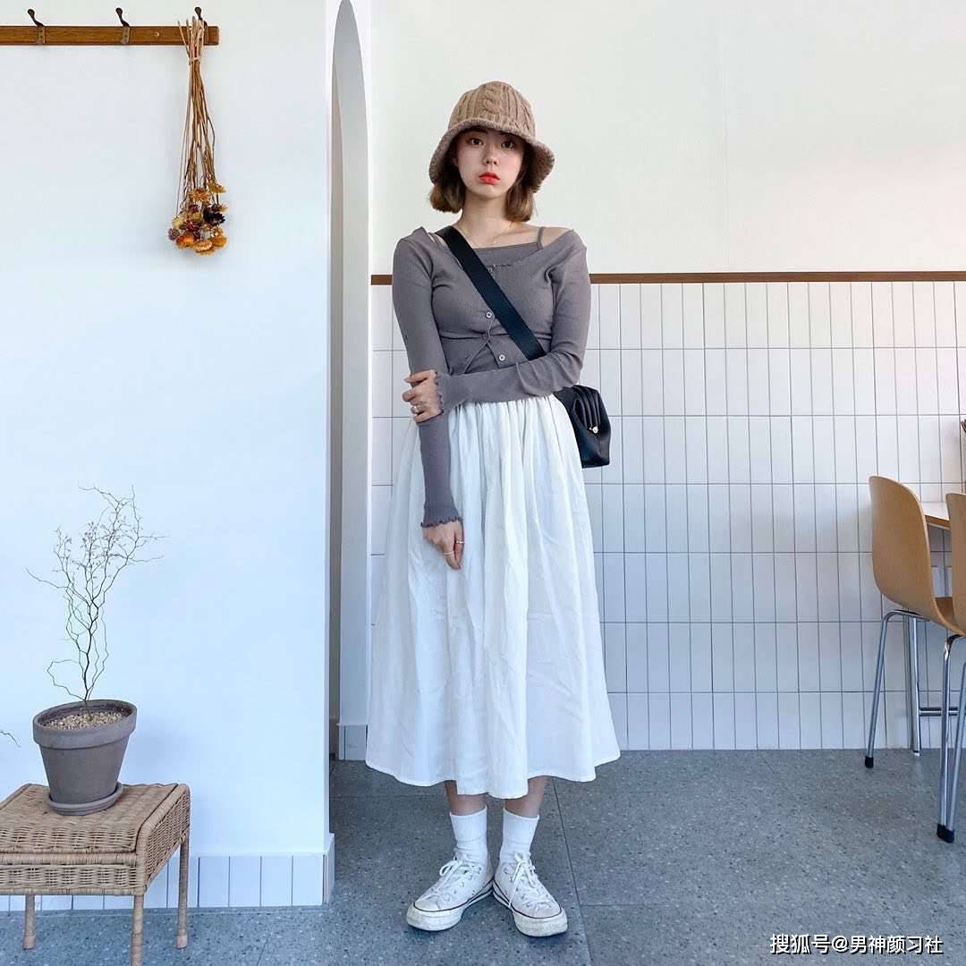 格裙 小仙女们国庆节穿成这样就敢出游啦？“壁咚装”你们懂吗？