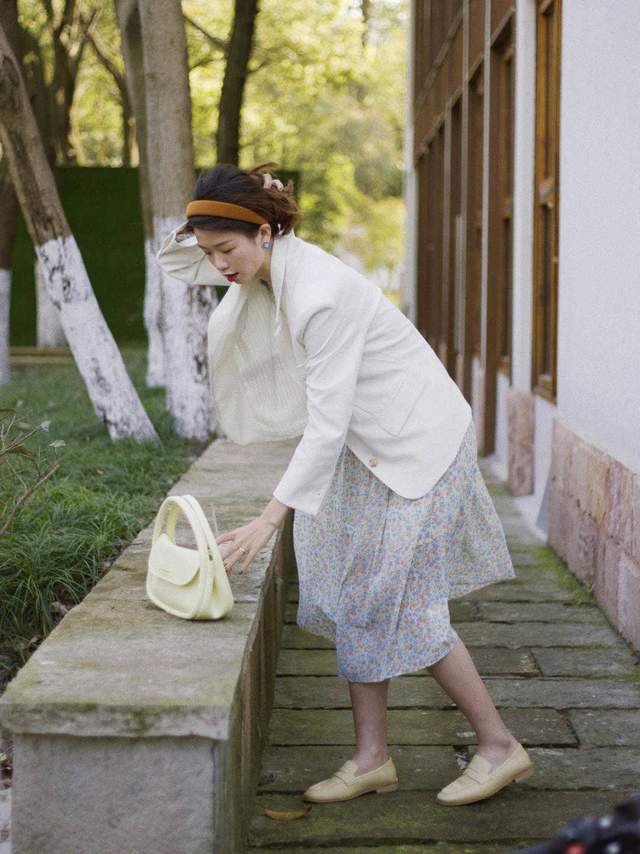 女生 几款适合普通人的西服外套，搭配蓝色衬衫随性有气质，谁穿谁好看