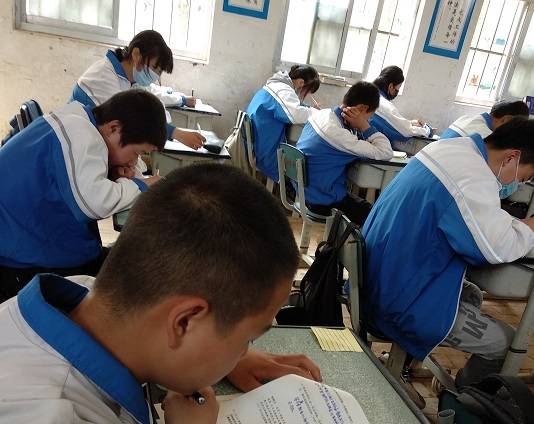 最新医生收入科室排行_最新铁饭碗职业排名,医生排名第二!教师缘何排名不如医生